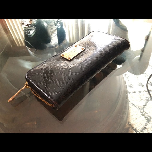 Michael Kors zipper wallet - Picture 2 of 4